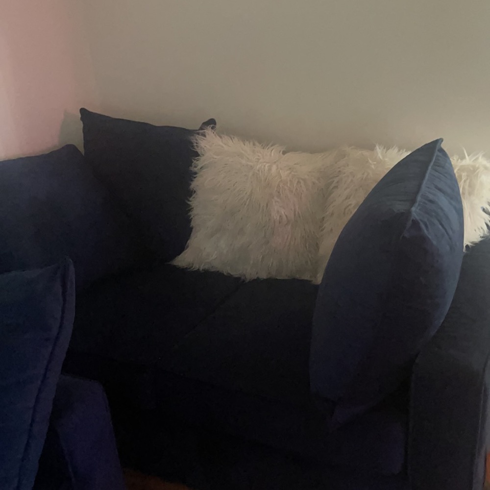 Couches - Picture 2 of 4